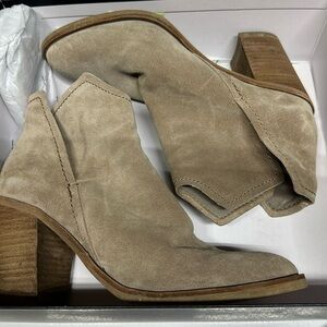 Dolce Vita ankle booties